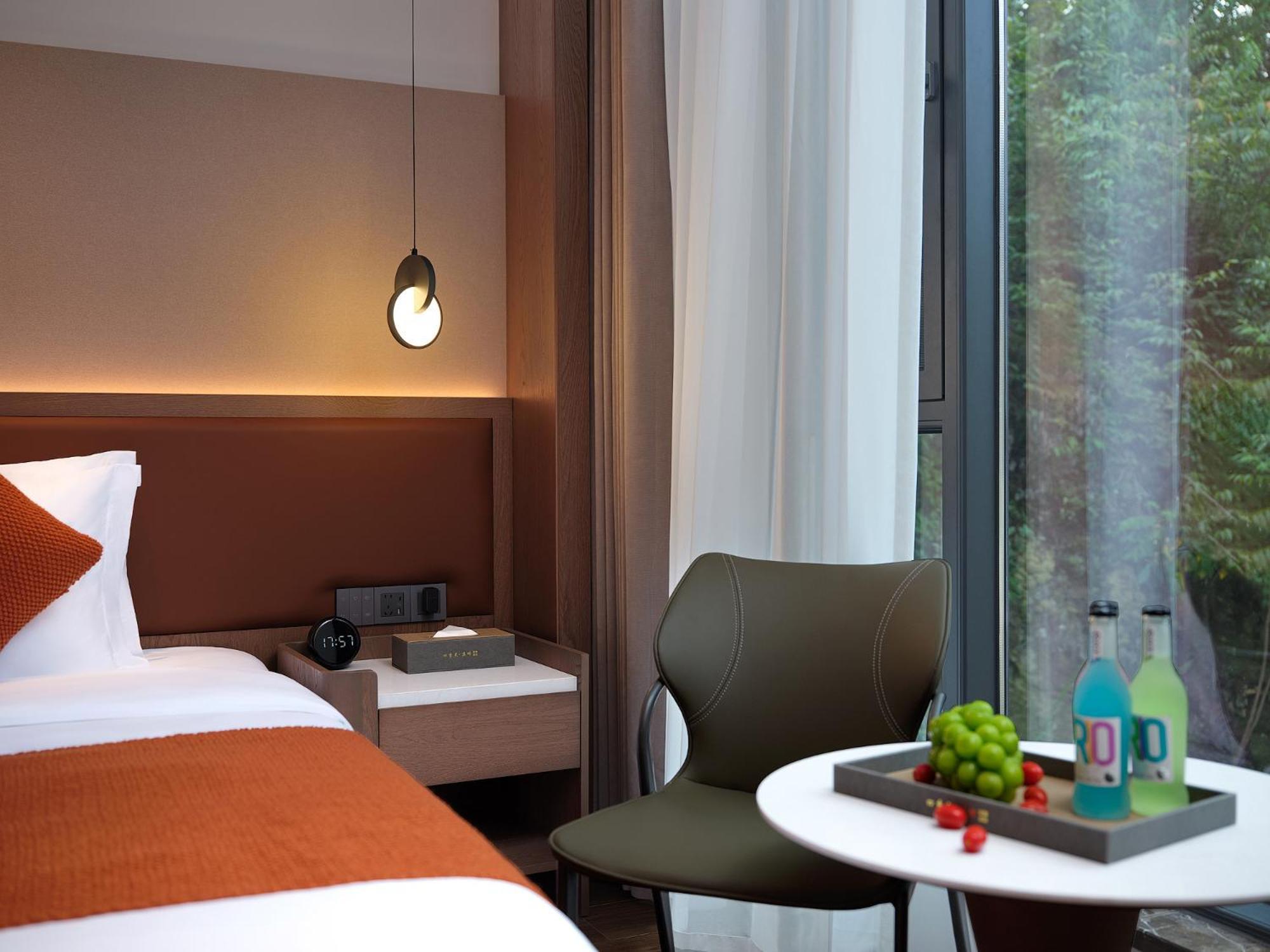 Zhangjiajie Utopia Hotel--Free One Way Pick Up Service Over 2 Nights Exteriör bild
