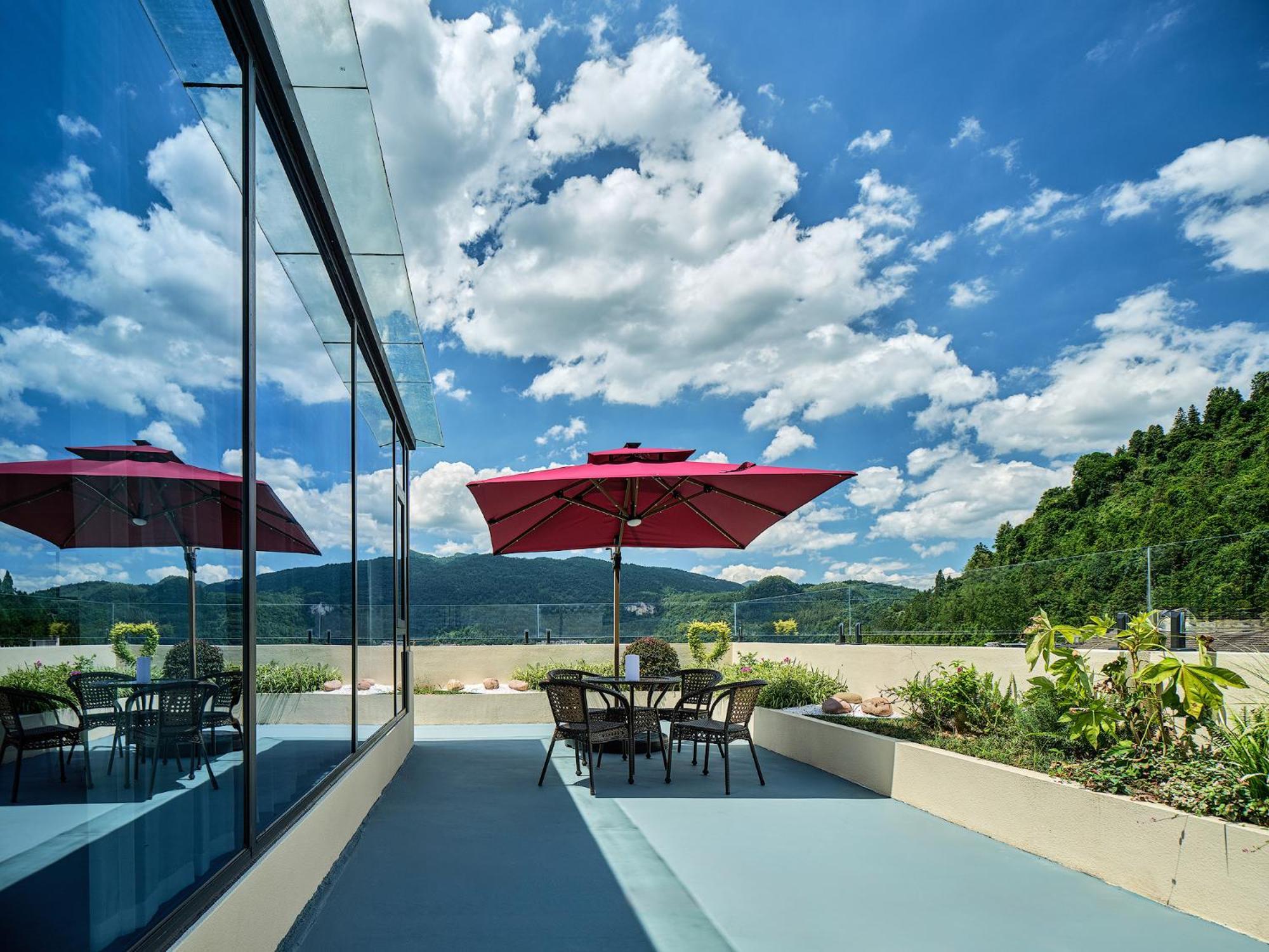 Zhangjiajie Utopia Hotel--Free One Way Pick Up Service Over 2 Nights Exteriör bild