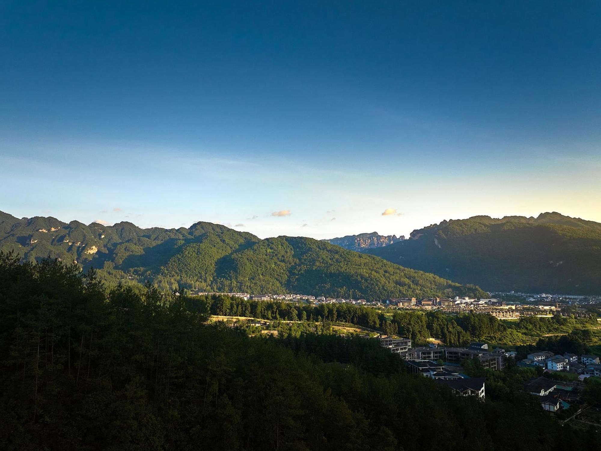 Zhangjiajie Utopia Hotel--Free One Way Pick Up Service Over 2 Nights Exteriör bild