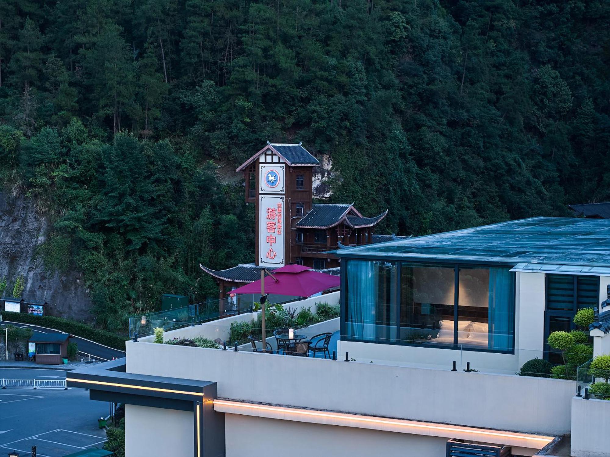 Zhangjiajie Utopia Hotel--Free One Way Pick Up Service Over 2 Nights Exteriör bild